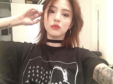 韓韶禧刺青紋身和吸菸的舊照