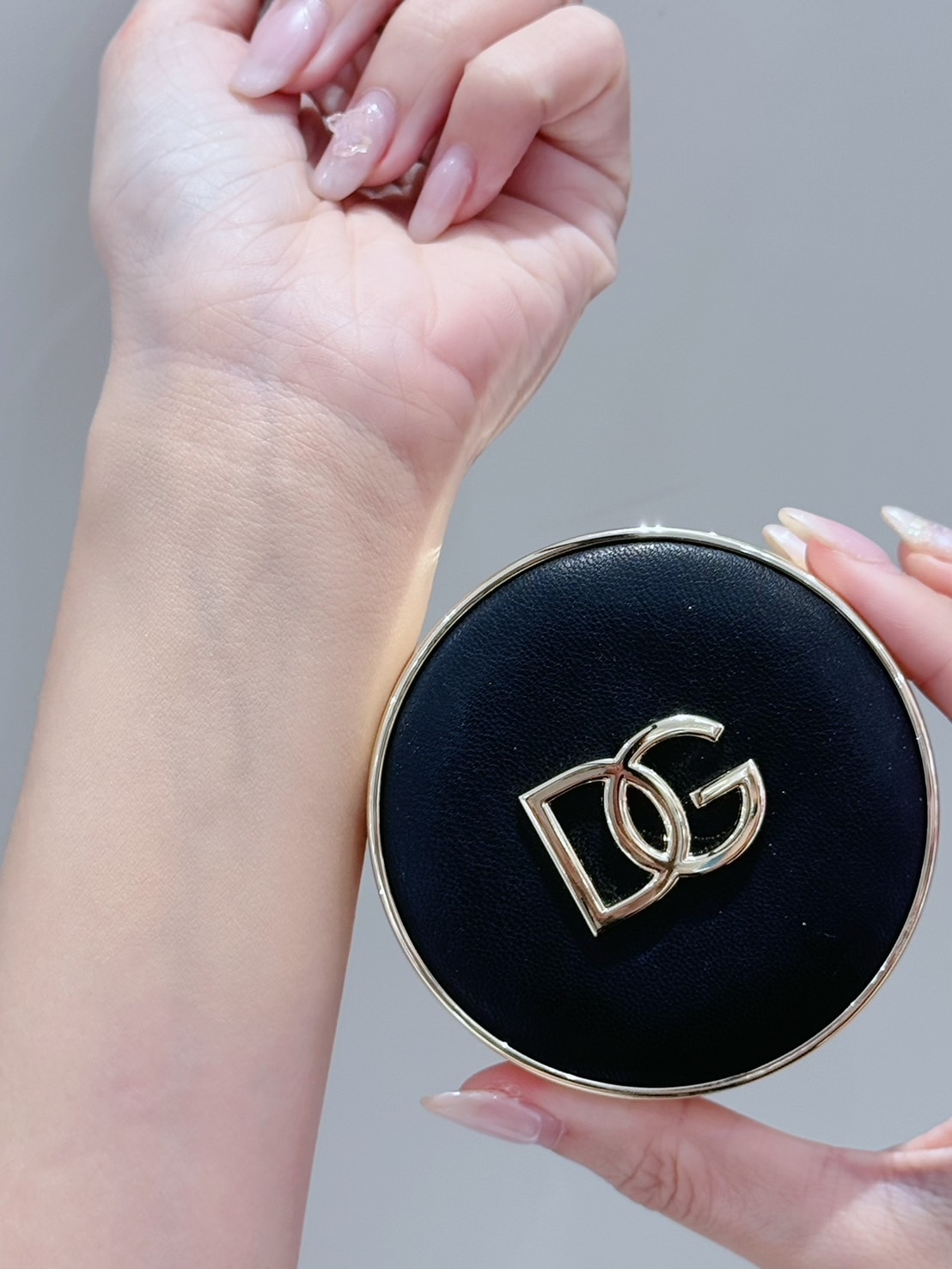 DOLCE & GABBANA Beauty 天生美膚 玫瑰水光氣墊粉餅 (全系列共6色)，NT$2,500