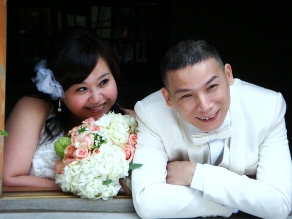 鍾欣凌和陳清河2010年結束5年愛情長跑，甜蜜地結為夫妻。