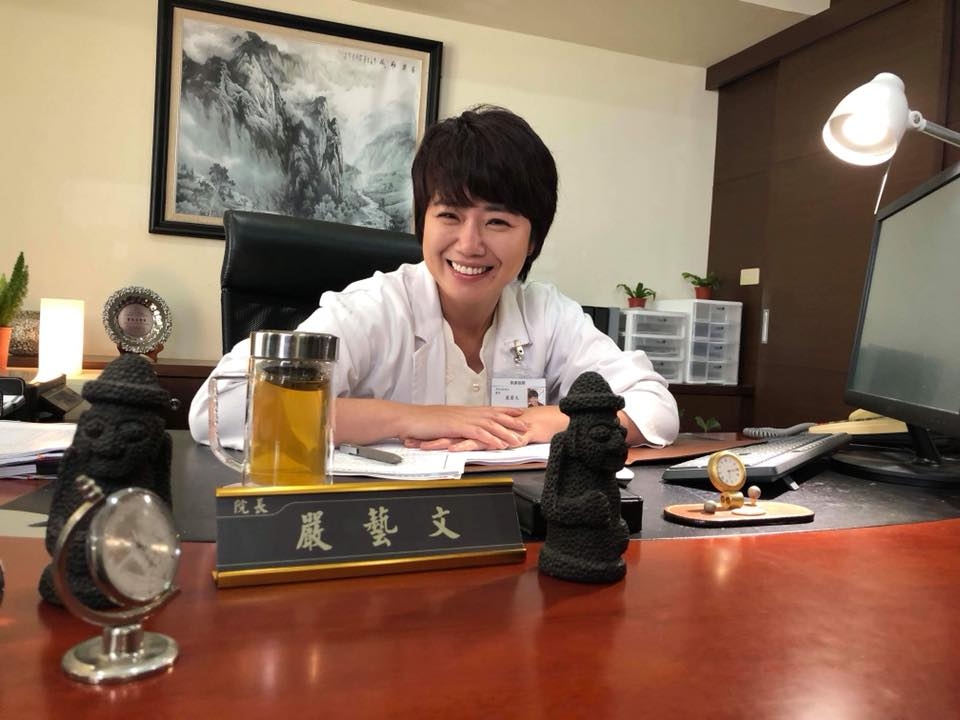 嚴藝文做為女演員，曾奪下金鐘獎肯定