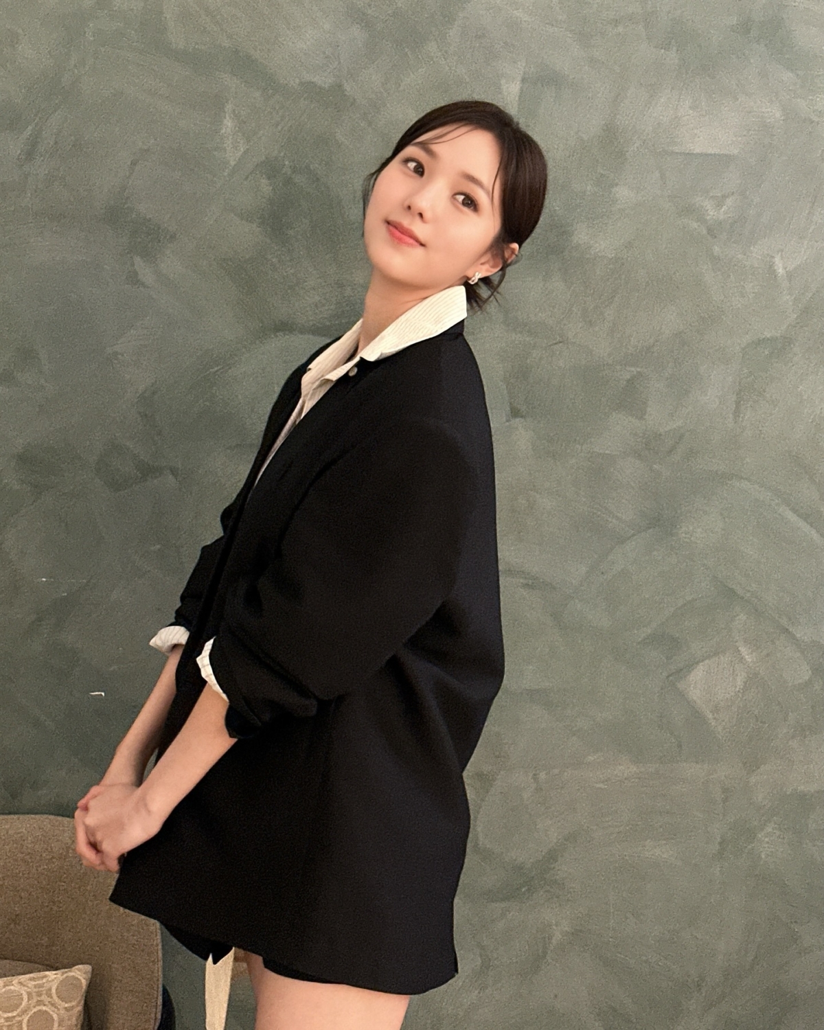 蔡秀彬穿搭寬鬆西外X男友襯衫