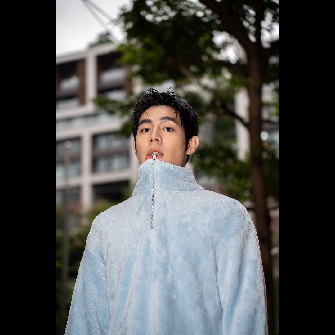 詹懷雲濃眉大眼相當帥氣。