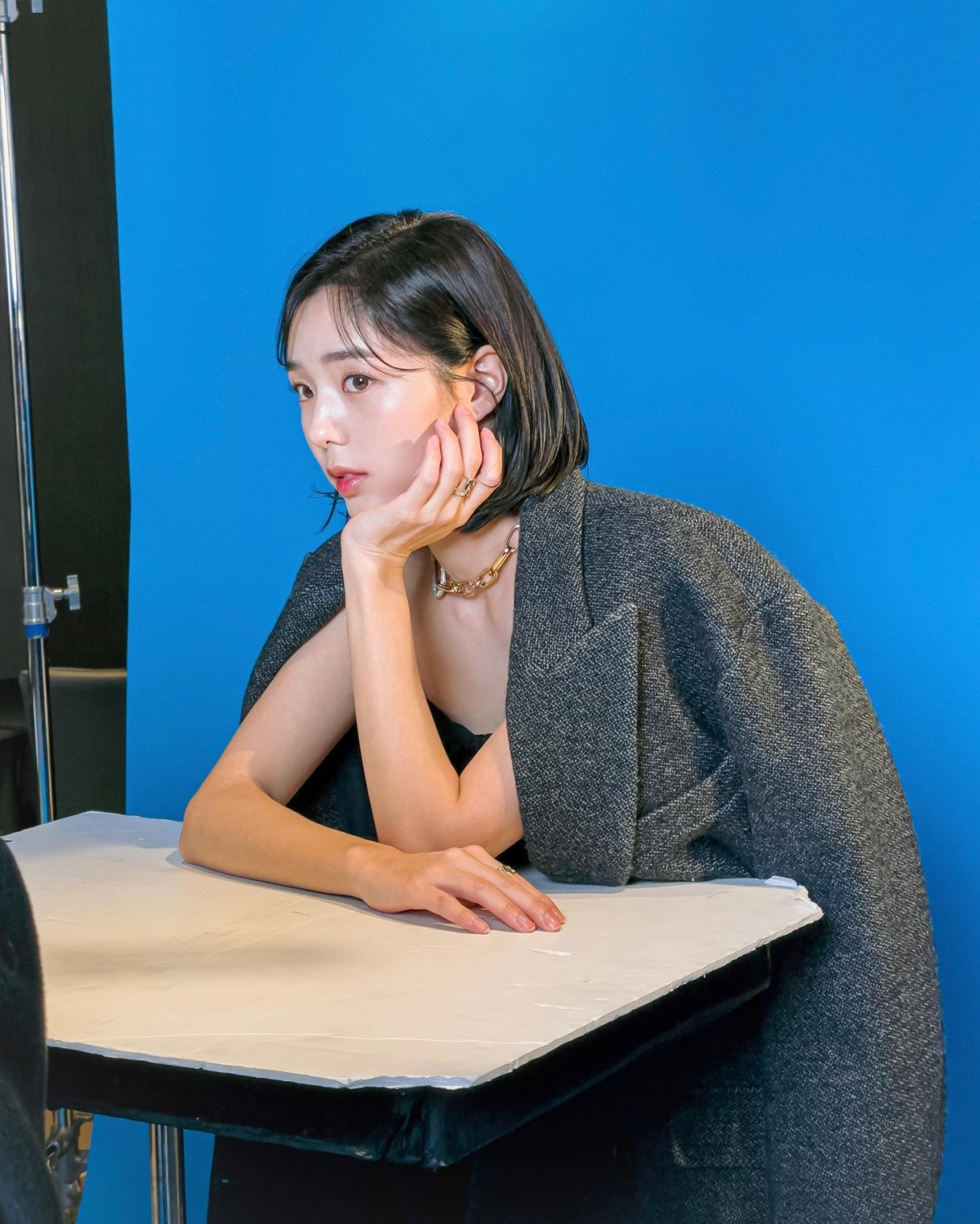 蔡秀彬穿搭毛呢西外X女人味洋裝