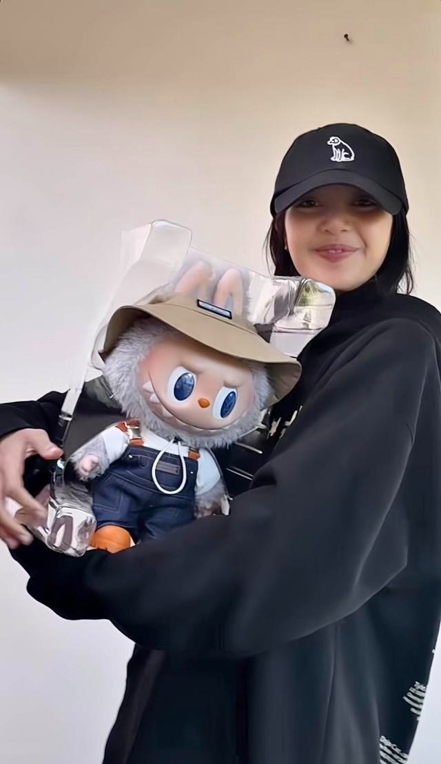Lisa坦言為了買Labubu雜了大錢