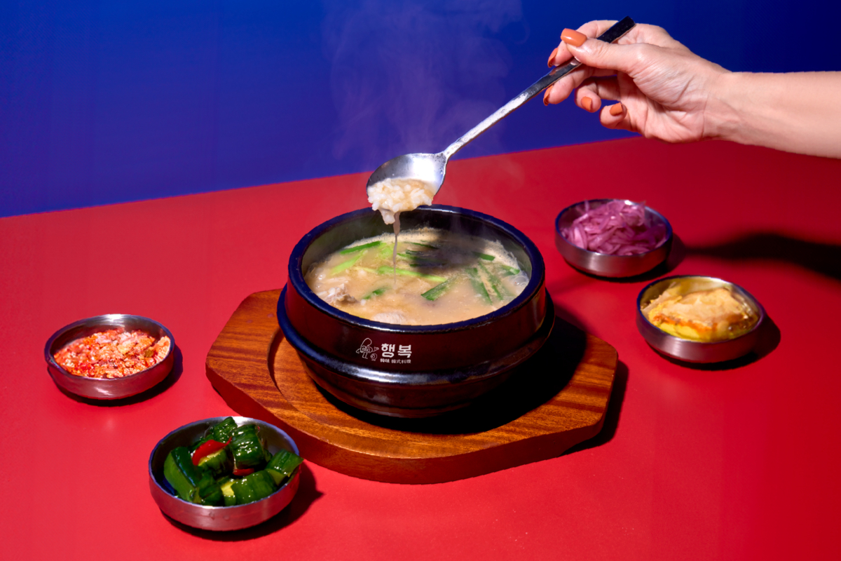 釜山道地「療癒豬肉湯」乳白湯頭香濃醇厚令人無法抵擋。