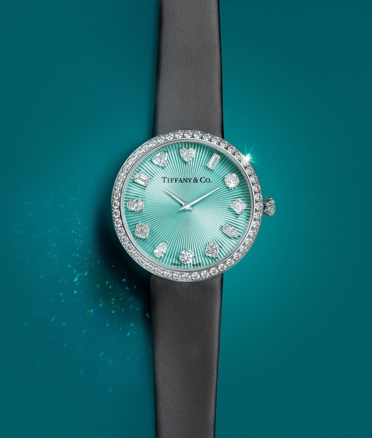 Tiffany & Co.蒂芙尼獻上2024聖誕佳節形象廣告-Tiffany Eternity鑽石腕錶