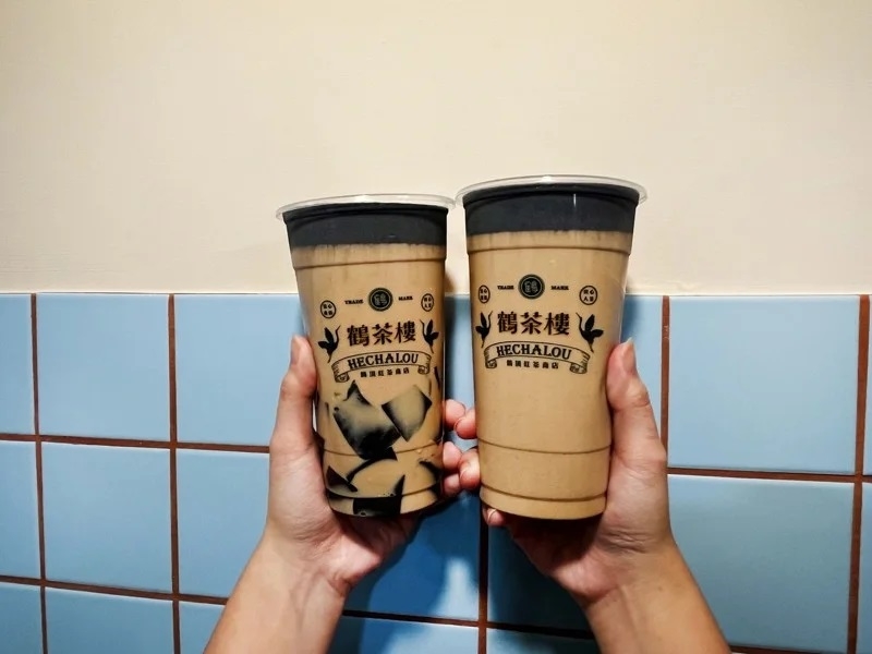 「鶴茶樓」芝麻糊奶蓋系列一上市就買氣超旺。