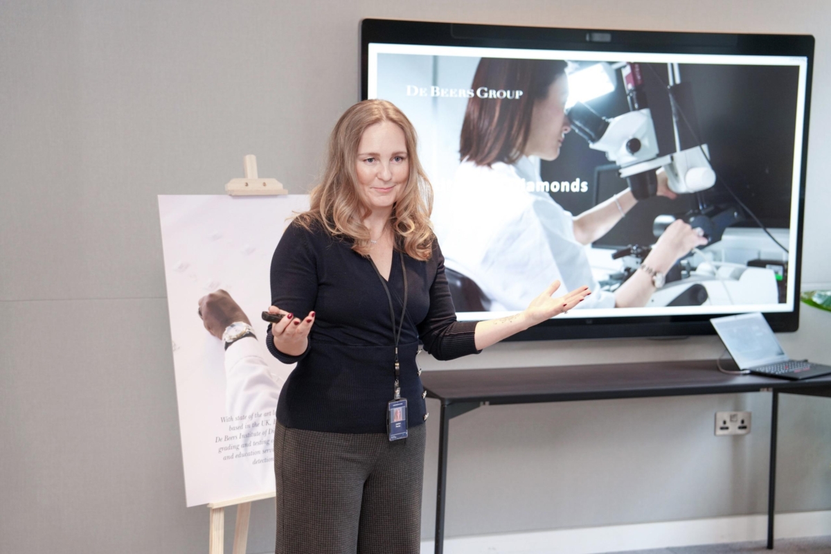 鑽石 4Cs —顏色、淨度、切工和克拉共同定義每顆鑽石的價值與魅力