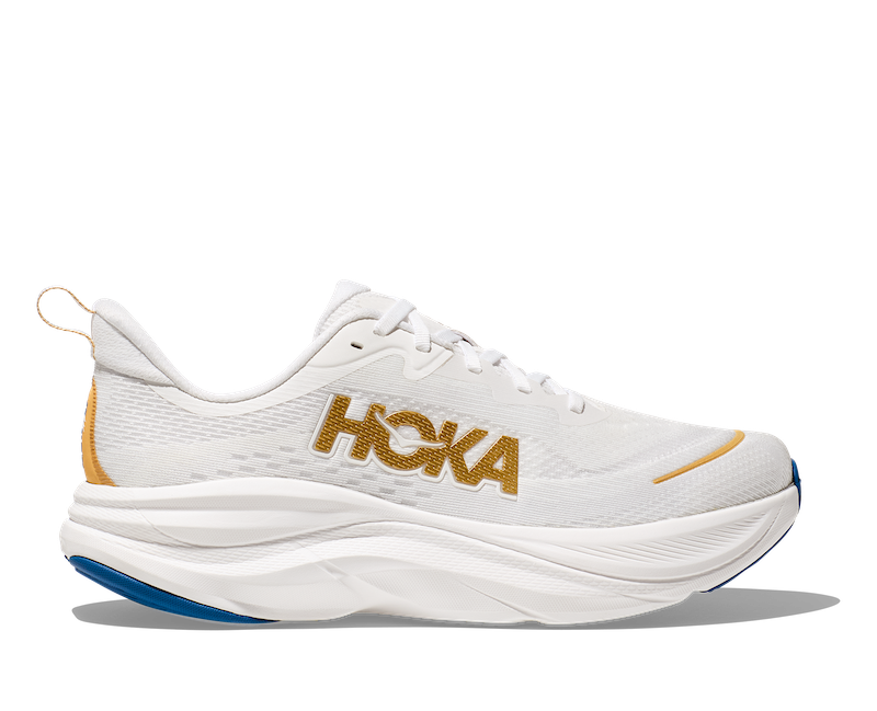 HOKA Skyflow霜白色/金,NT$5,280
