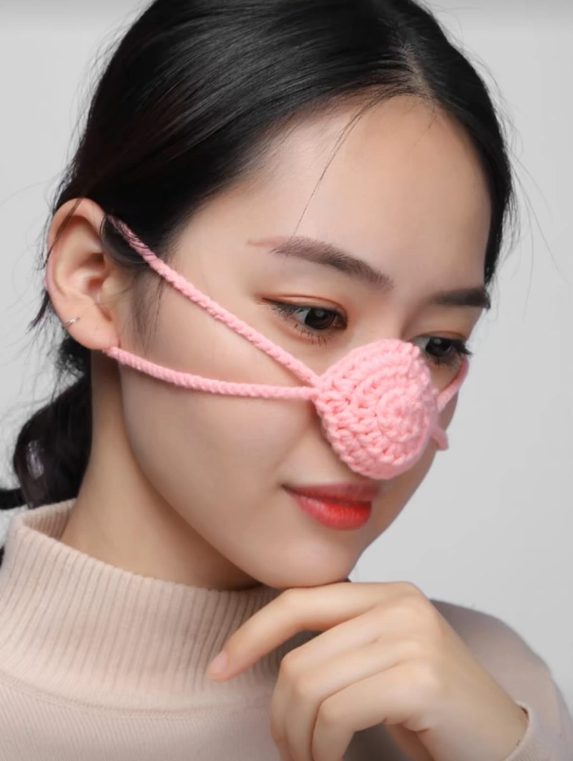 給鼻子戴的毛衣，提供多色選擇