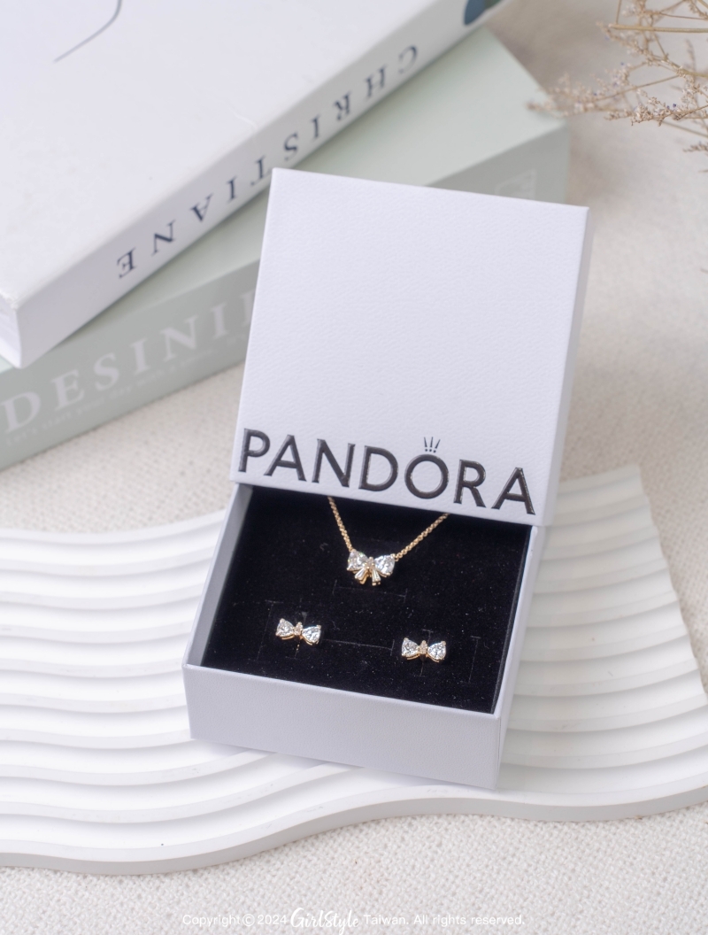 PANDORA 鍍14k金 閃耀蝴蝶結項鍊耳環套組 特價7,580元 原價10,760元(7折)