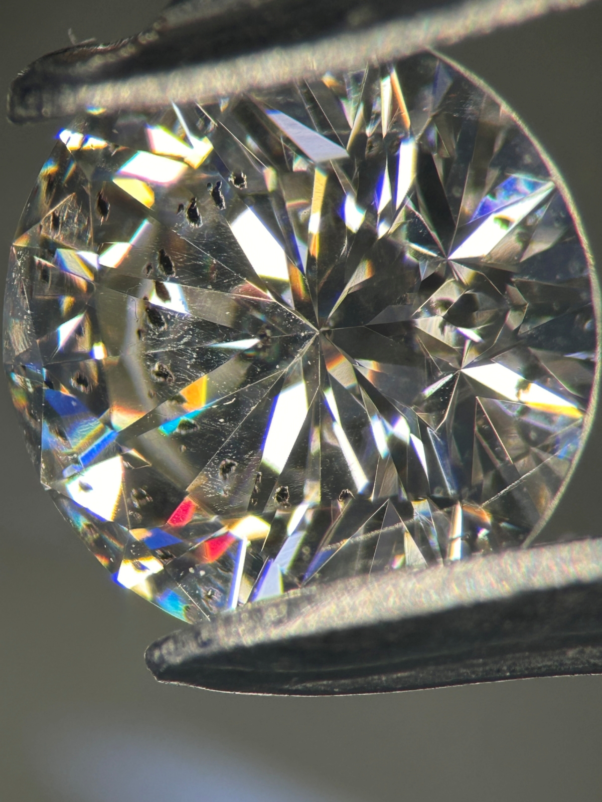 鑽石不僅是一件珠寶,更是承載記憶的藝術品