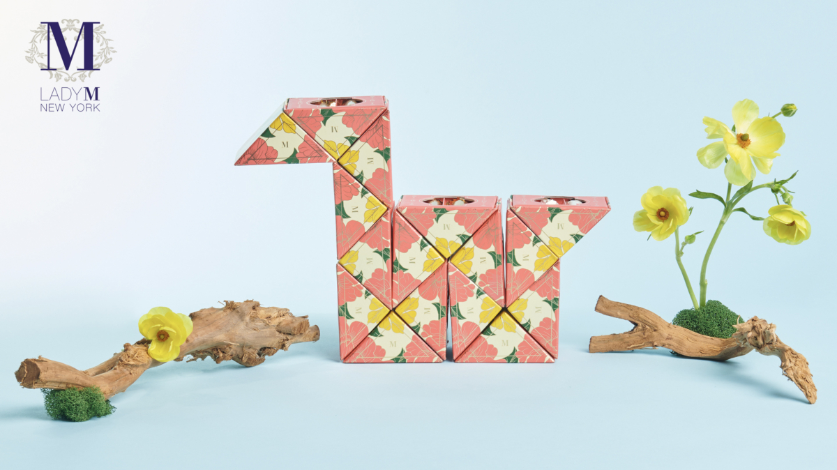 LADY M每個三角立體紙盒內，都精心藏著誘人的美味可麗捲餅。