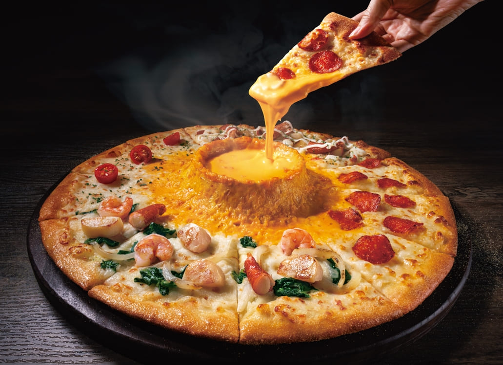 達美樂「起司火山披薩」沾滿濃郁起司醬,直擊起司控味蕾。