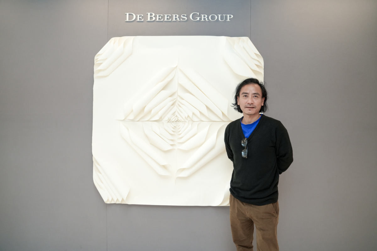 De Beers 集團倫敦總部舉行特設了一個由駐倫敦藝術家 Annette Fernando 和 Temsuyanger Longkumer 精心打造的裝置藝術空間。