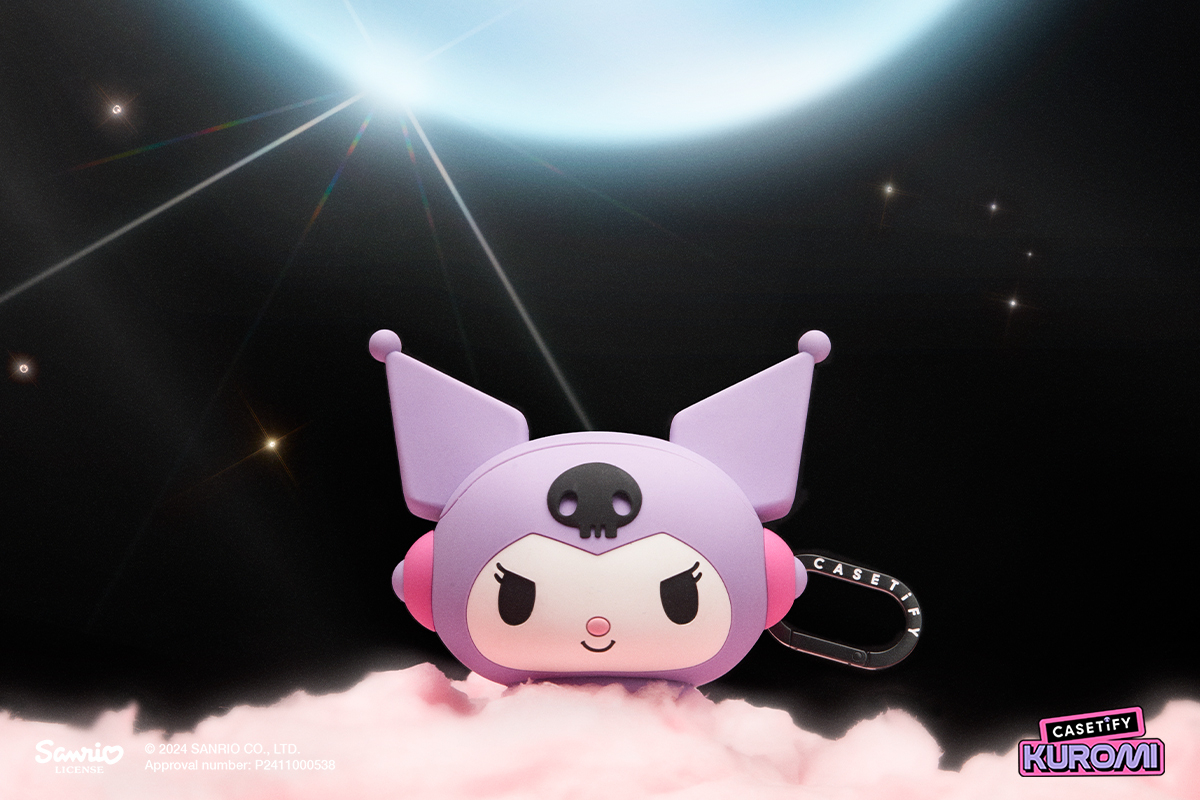  Kuromi x CASETiFY 聯名系列推出「耳機保護殼」以 Kuromi 遨遊星際時的可愛、自信神情設計