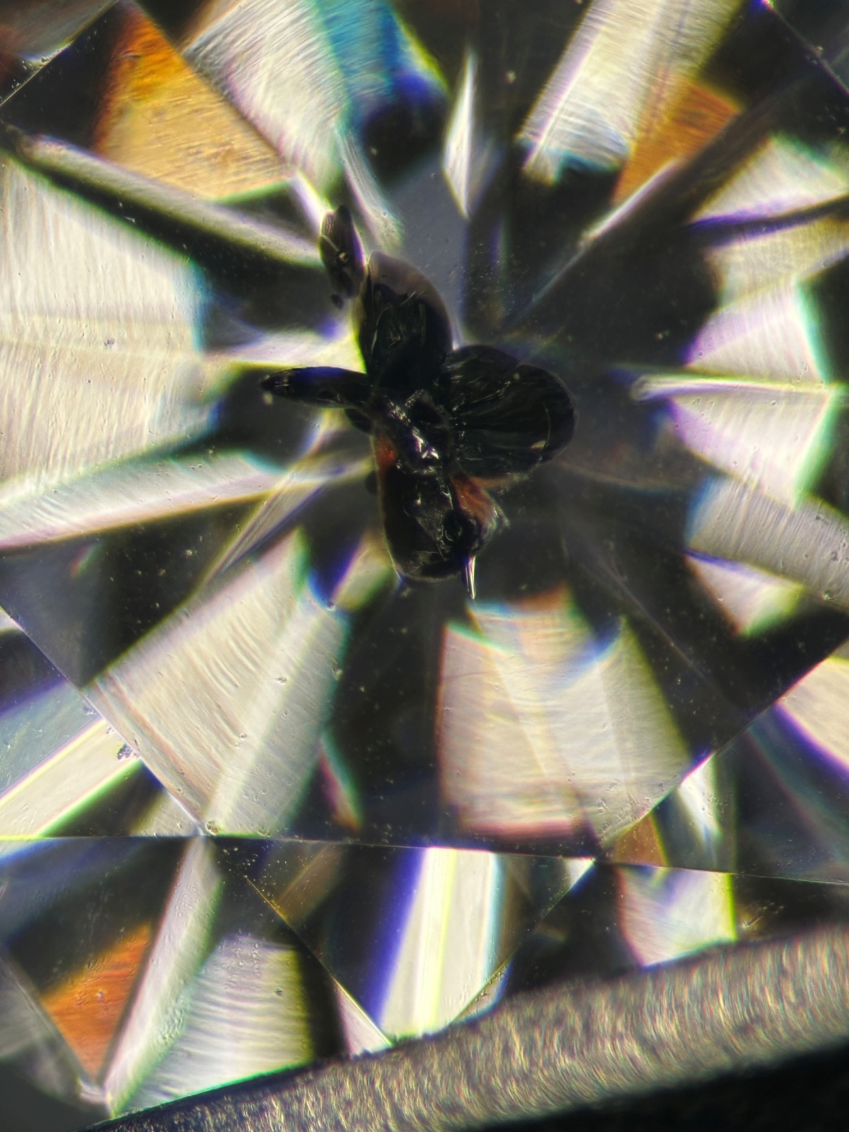 鑽石是技術與工藝的結晶,更是時間與自然的奇蹟。