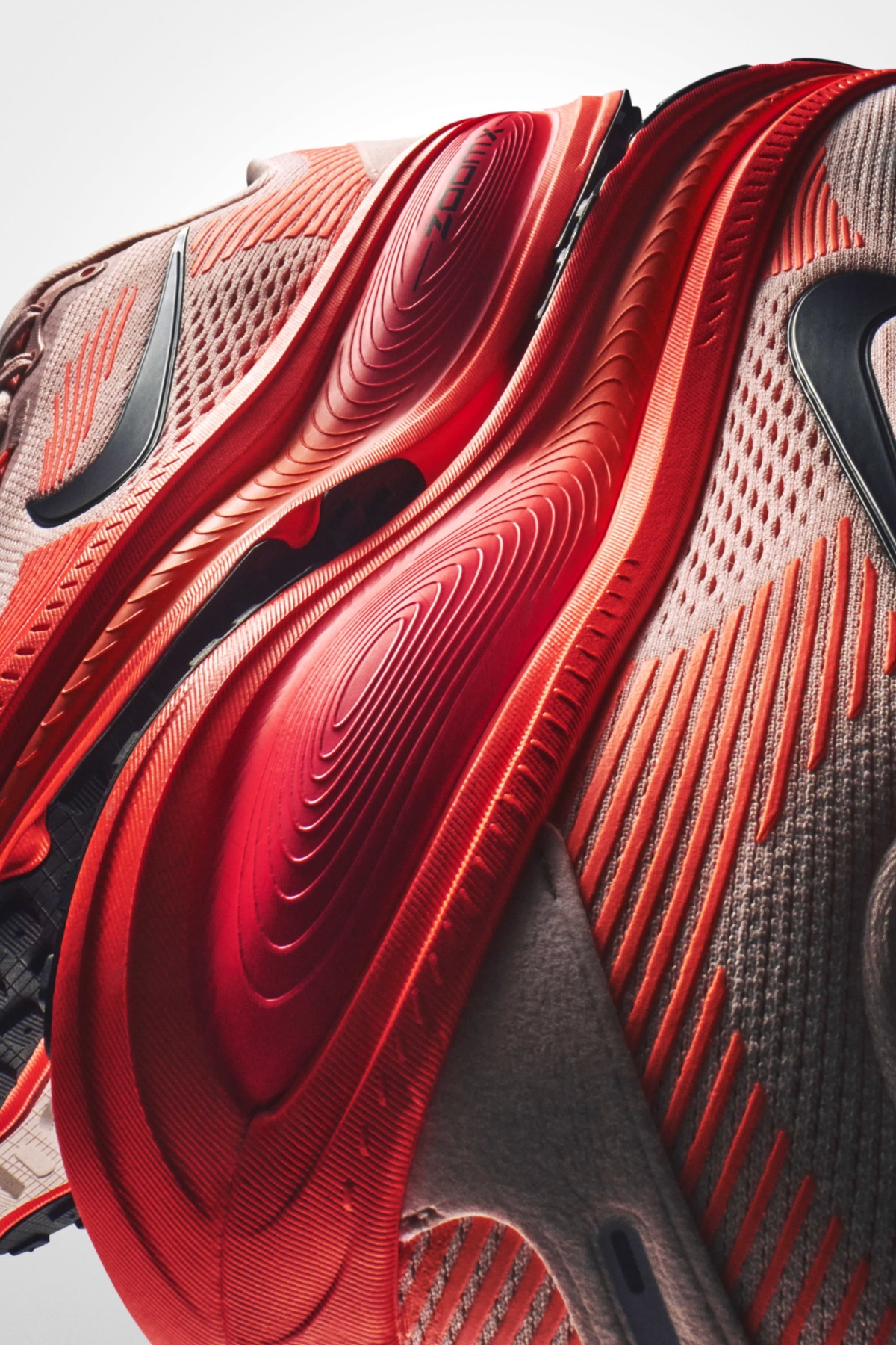 NIKE Vomero 18