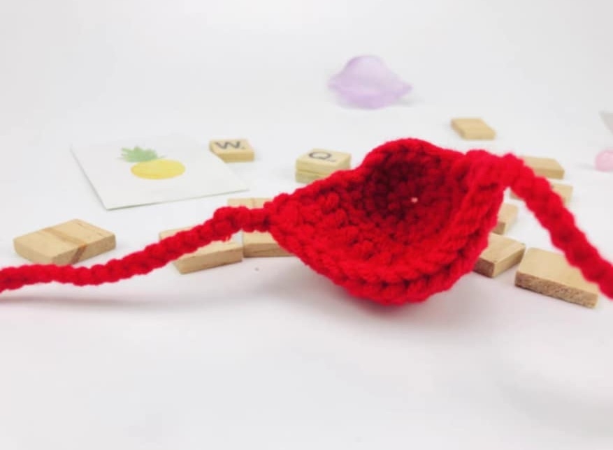 給鼻子戴的毛衣，紅色款就宛如小丑鼻子