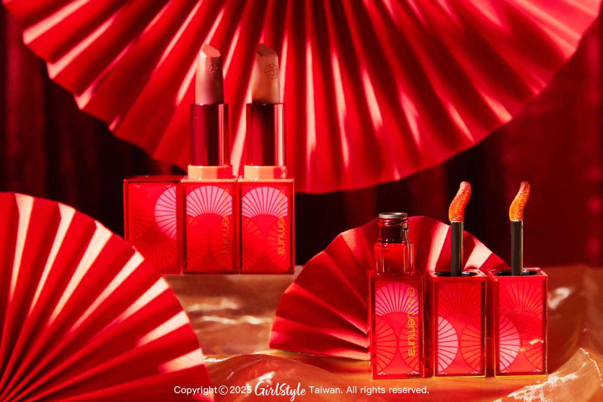 植村秀 無色限輕霧保濕唇膏 新年限量版RD182& BR762，NT$1,250 / 無色限持色唇釉 新年限量版BR791&BR992，NT$1,250