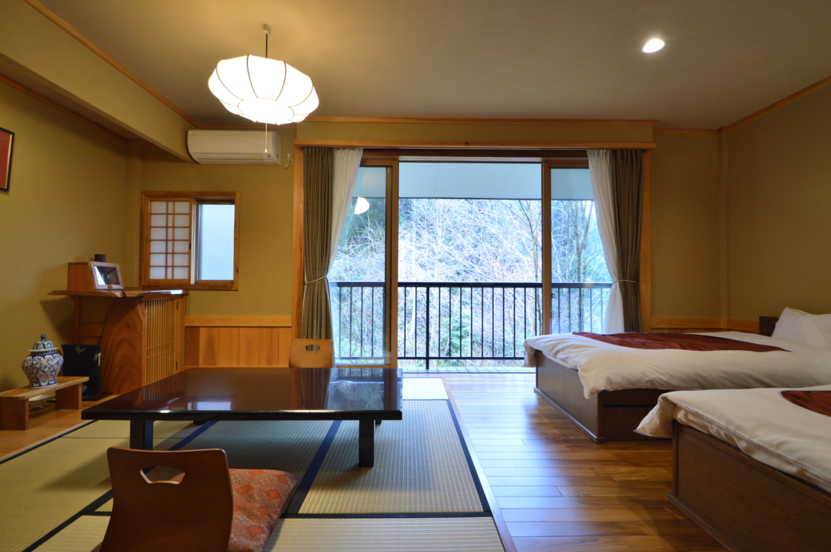  「黑川溫泉奧之湯日式旅館」擁有 9 種風格迥異的湯池，包括洞窟浴池及獨一無二的蒸煮場等。