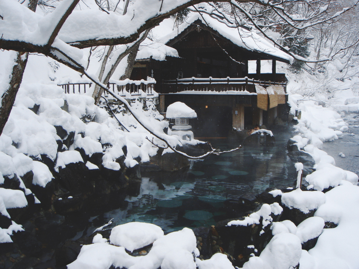 日本溫泉加雪景