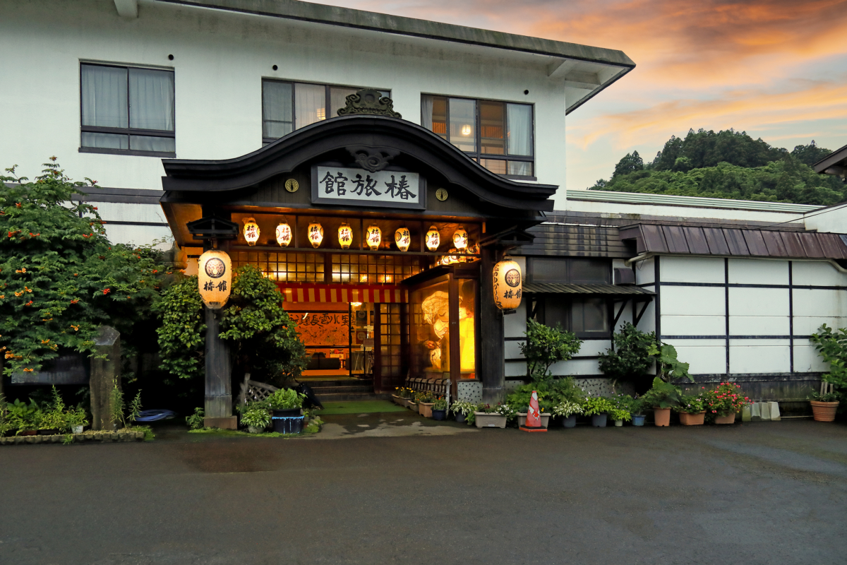 青森縣「淺蟲市」有強酸性酸湯溫泉和可飲用的淺蟲溫泉