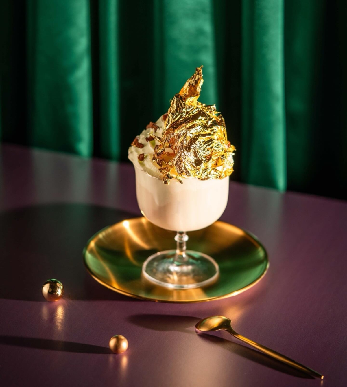 UG「金箔雲頂」金光閃耀、氣勢驚人。