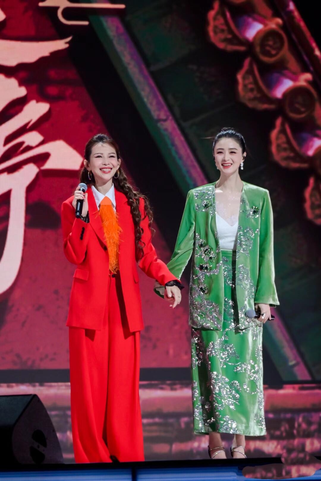 《甄嬛愛不停──甄嬛傳小主節晚會》「華妃」蔣欣、「皇后」蔡少芬一搭一唱相當可愛。