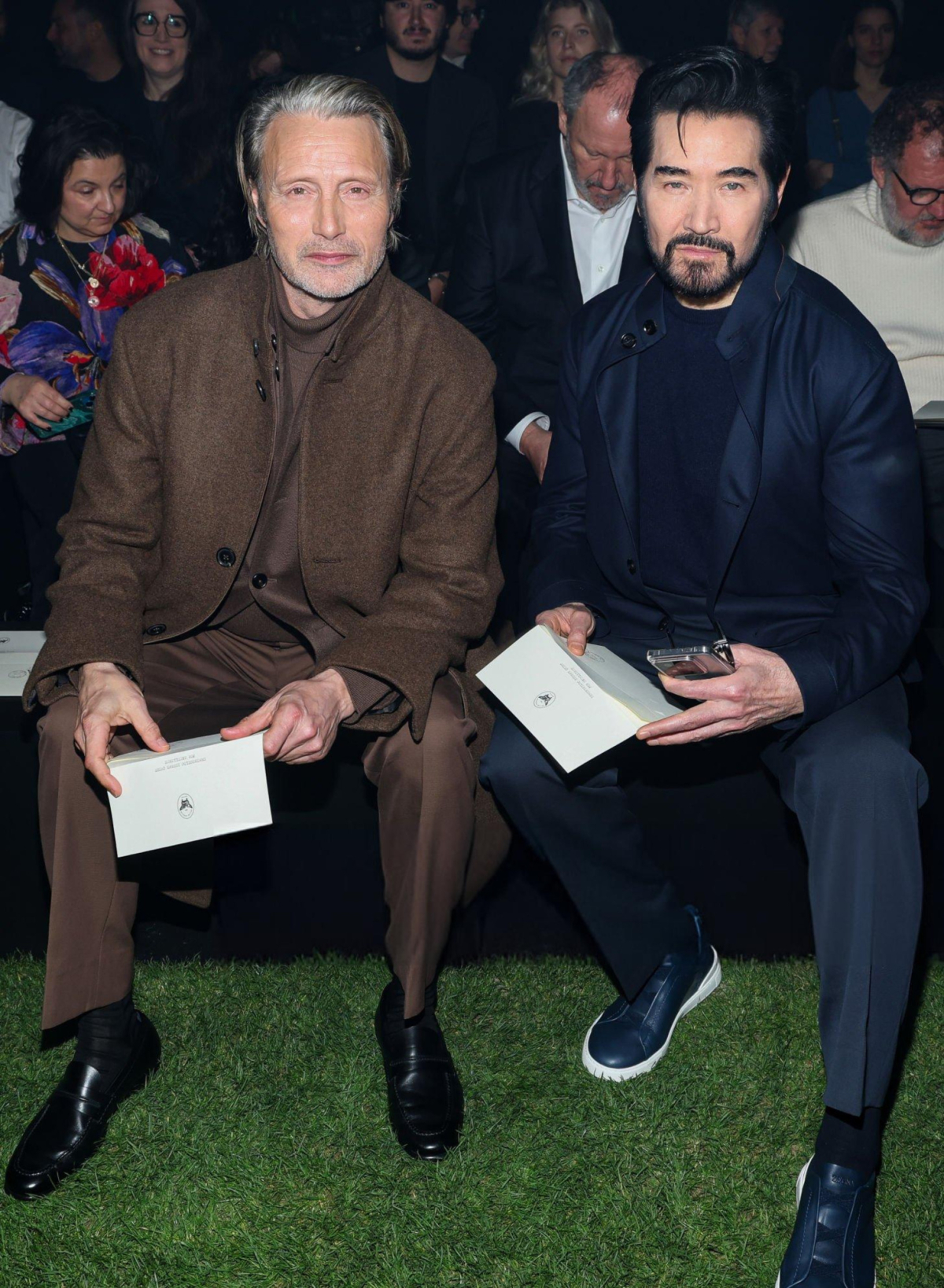 「麥叔」邁茲米克森、「混血男神」費翔並肩坐在時裝周前排。