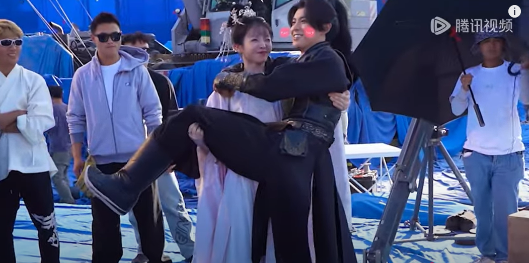 田曦薇「真·公主抱」令人噴笑！