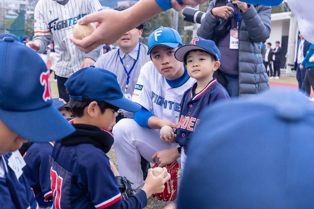 孫易磊推廣棒球