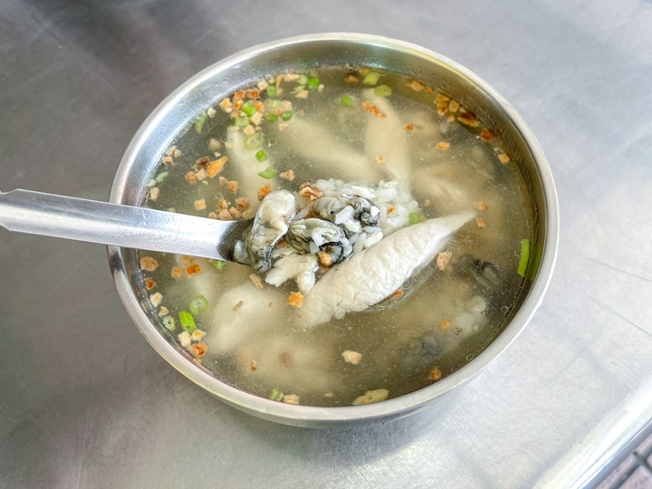 台南安平小吃店「傳家鹹粥」