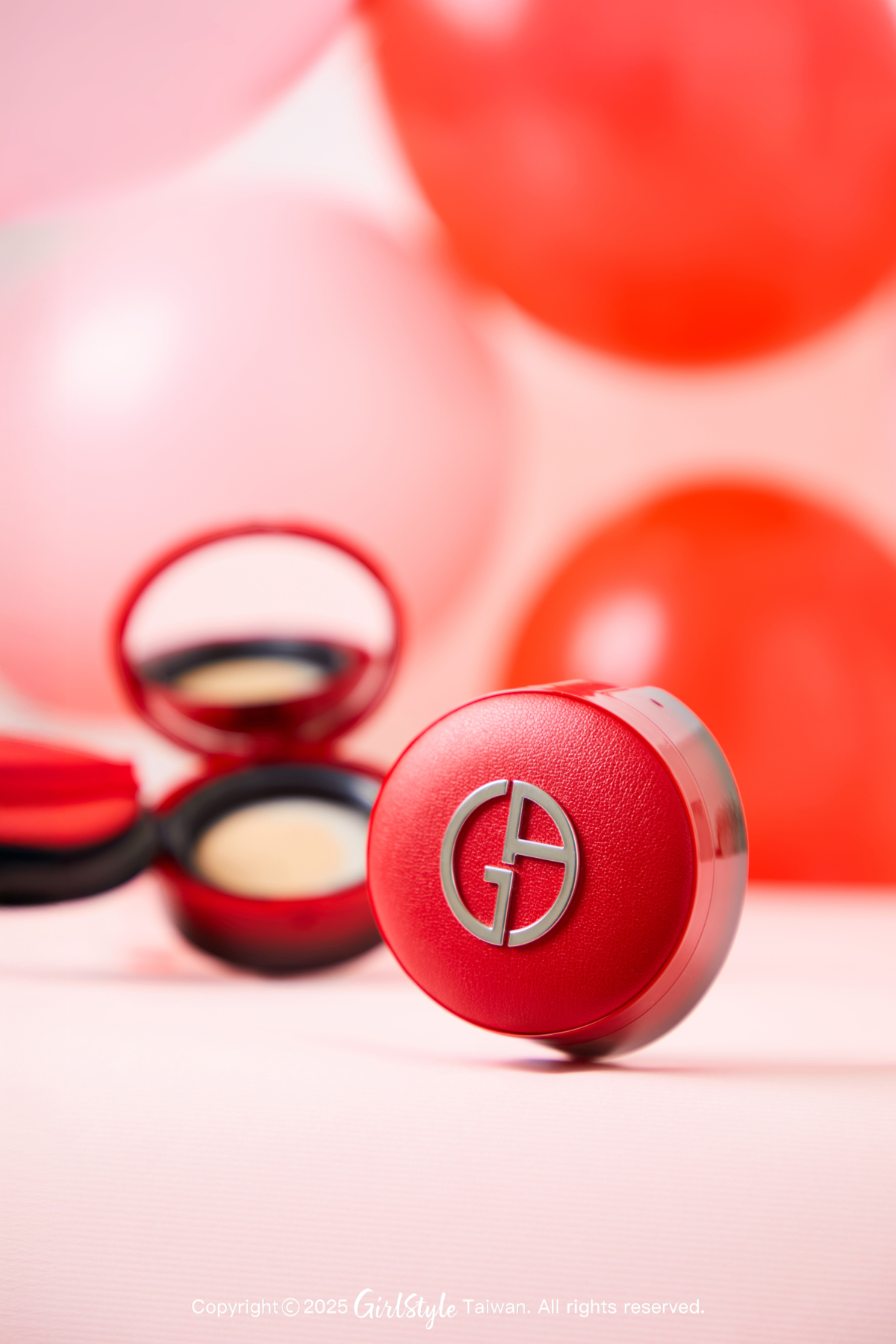 Armani Beauty 亞曼尼25周年限定系列 完美絲絨持氣墊粉餅，NT$3,500