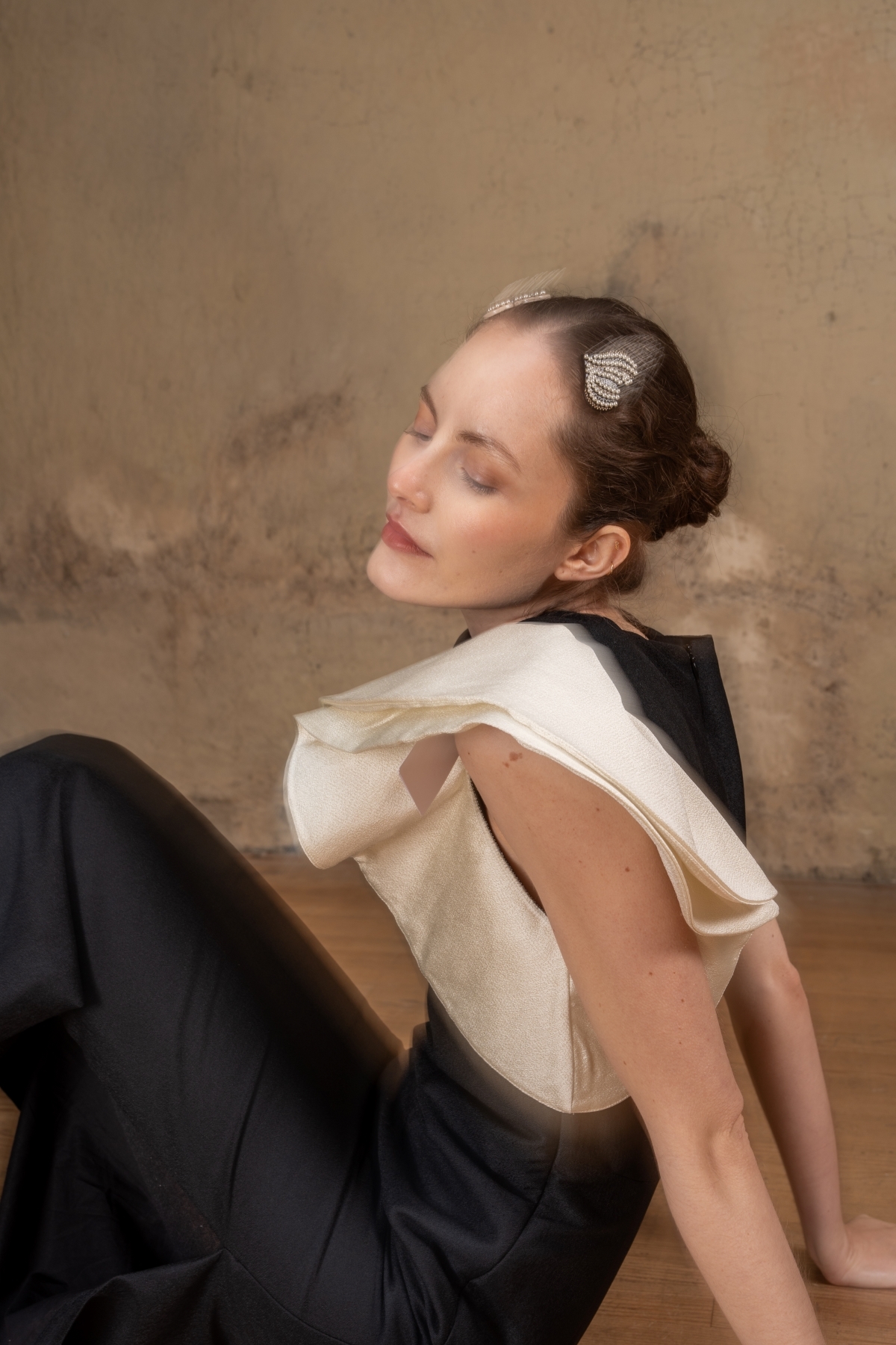 Alexandre de Paris 心動時刻豆扣夾，NT$9,200