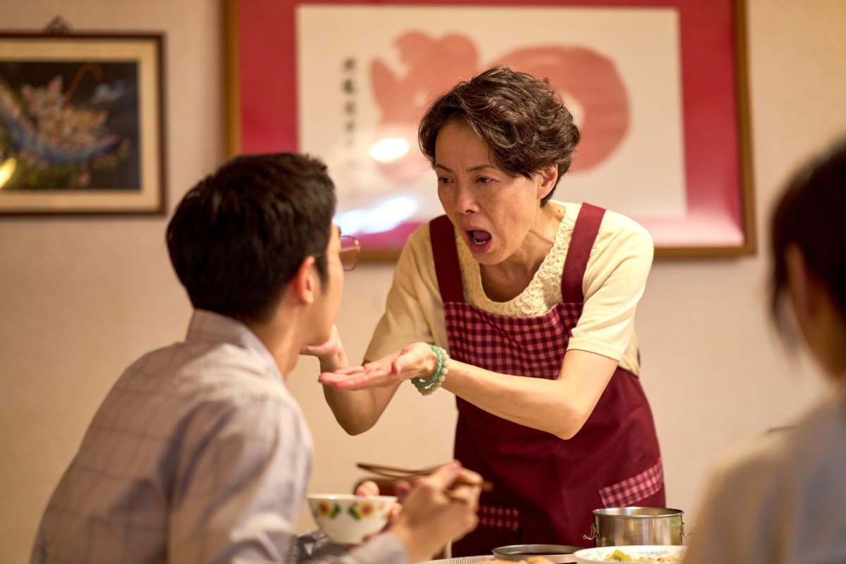 劉以豪飾媽寶老公「上演母子餵食秀」