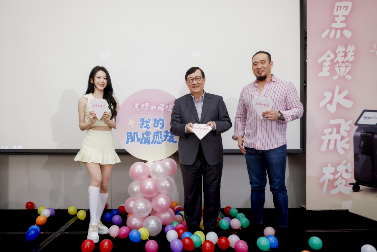 李雅英接棒黑鑽水飛梭品牌大使,分享維持肌膚透亮及穩定的關鍵正是透過定期的肌膚深層清潔方式。