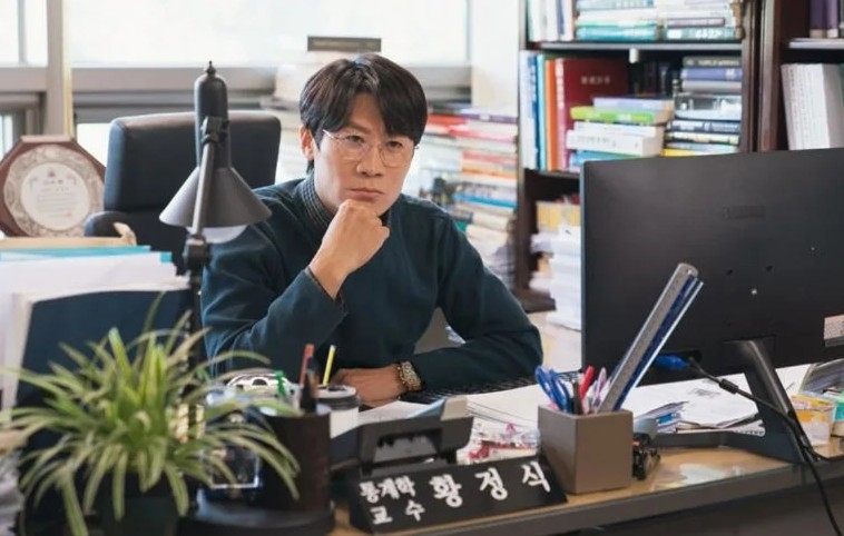 陳善圭在《魔女》客串演出教授角色。