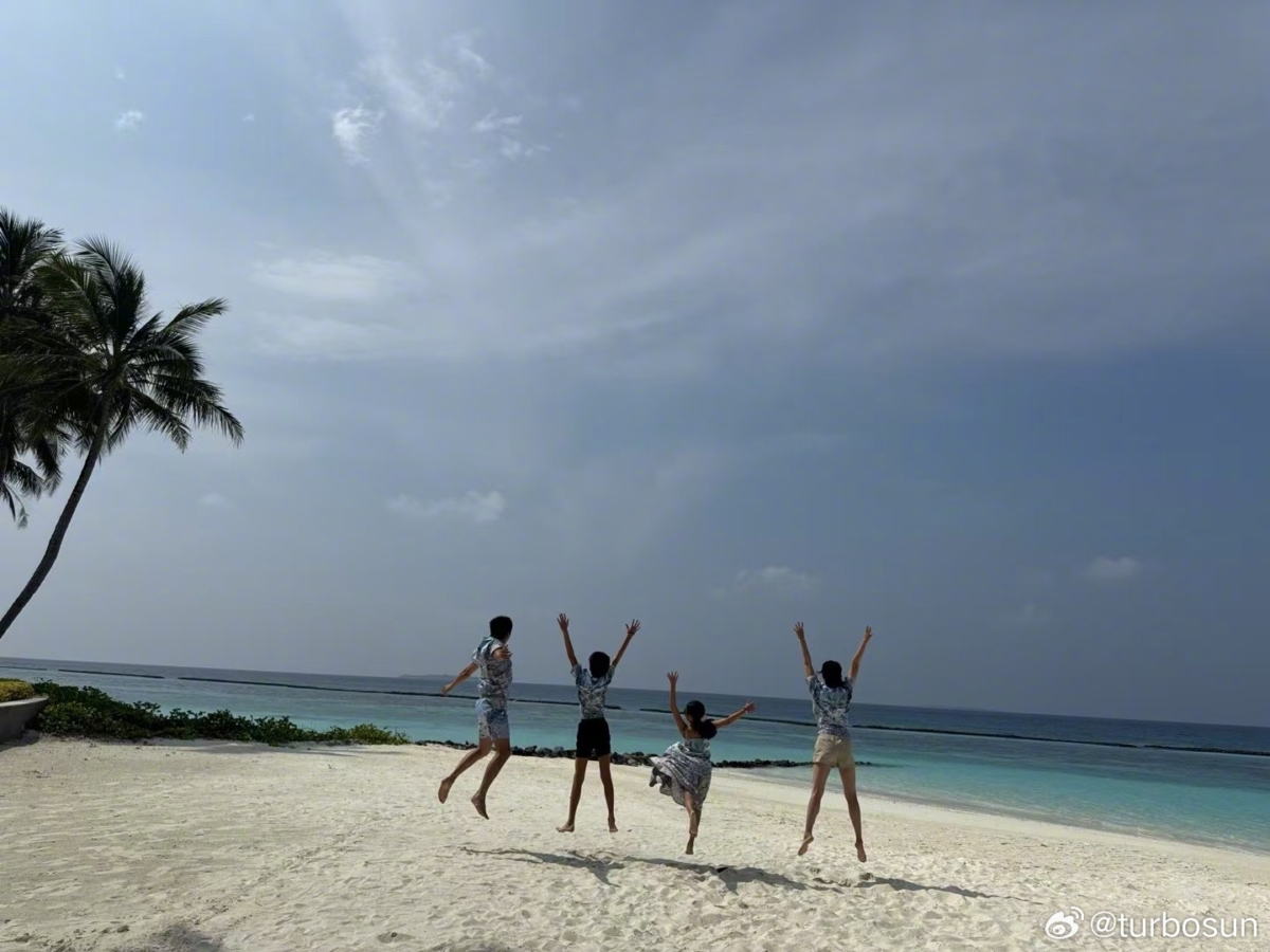 孫儷曬出6年前與家人們相聚的那片大海，溫馨慶祝水晶婚。