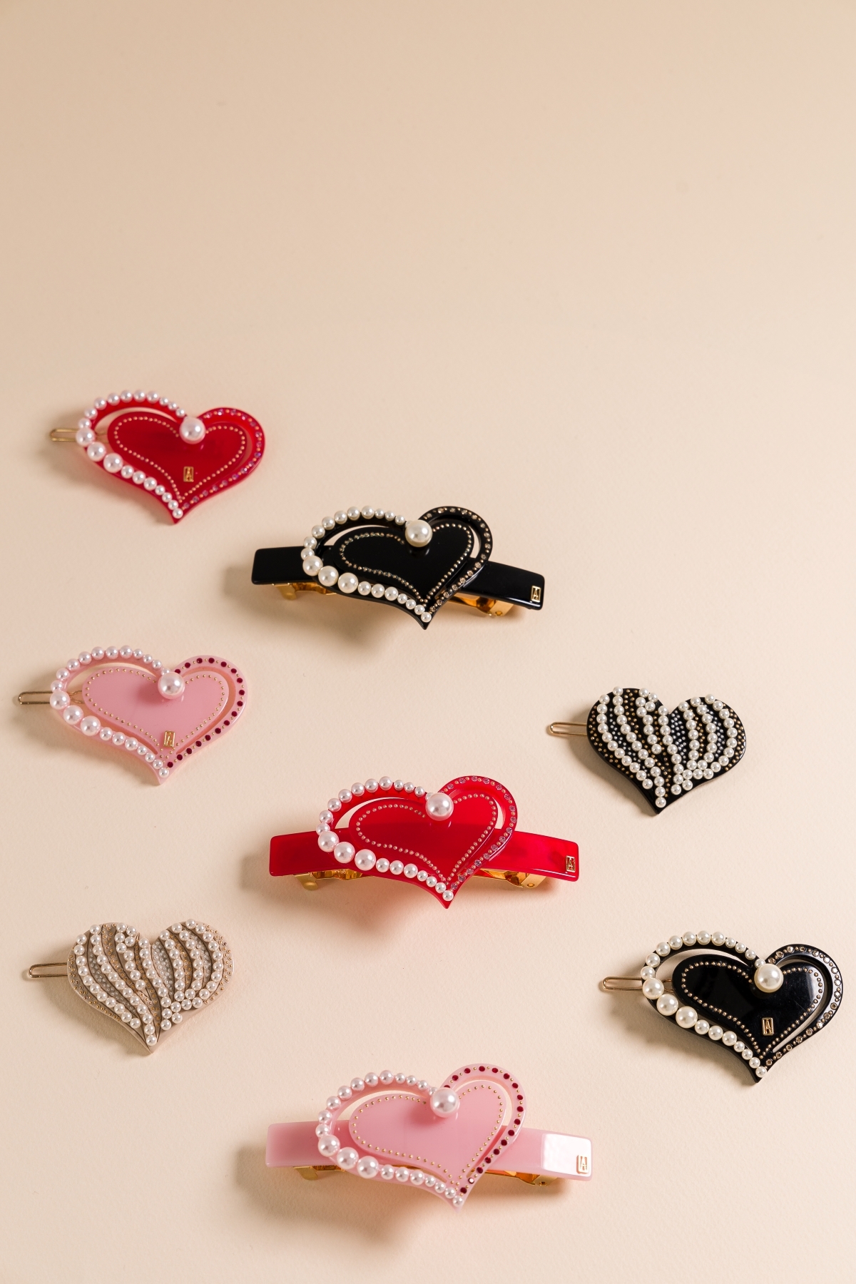 Alexandre de Paris 以象徵愛情的心形為設計元素，推出「愛慕之心」、「心動時刻」系列商品