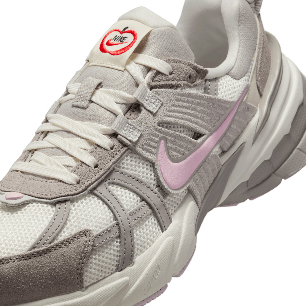 Nike V2K Run，NT$4,000