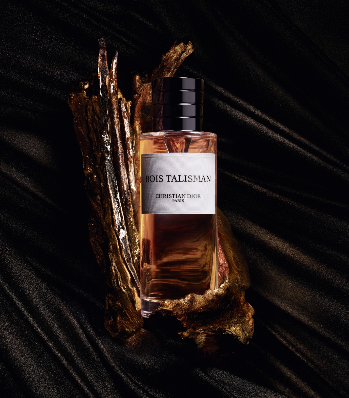 DIOR香氛世家系列 忘憂聖木50ml，NT$6,700 / 100ml ，NT$10,900 NTD/ 200ML，NT$16,100