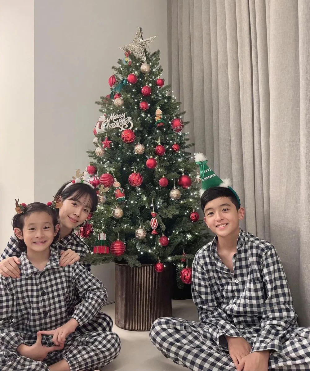 韓志旼與侄子們一起慶祝聖誕節