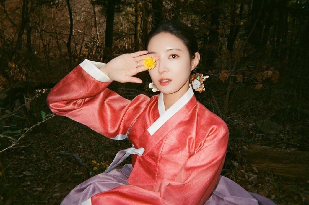 「古裝女神」李世榮現代扮相與古裝扮相皆美。