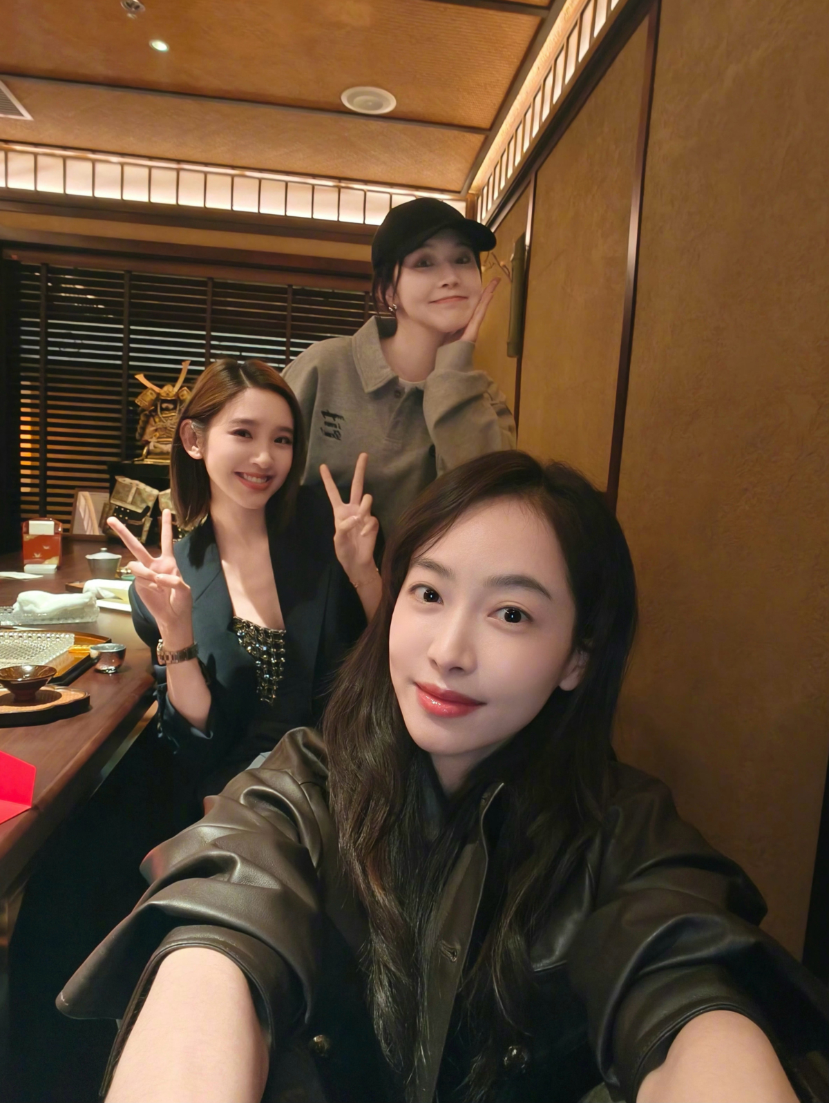 唐藝昕、宋茜、張佳寧自拍美照超歡樂。