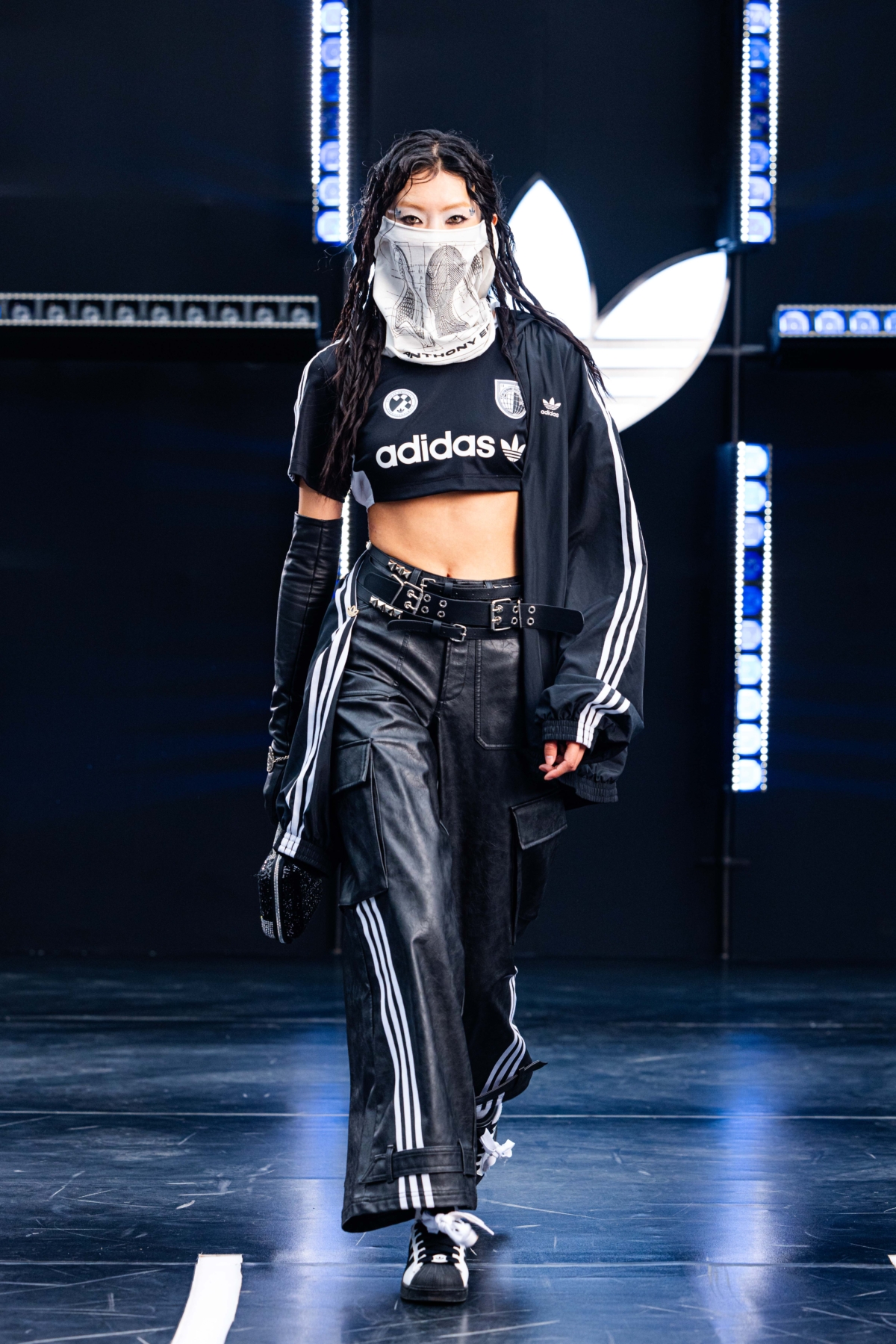 將球衣改成短版讓比例更好