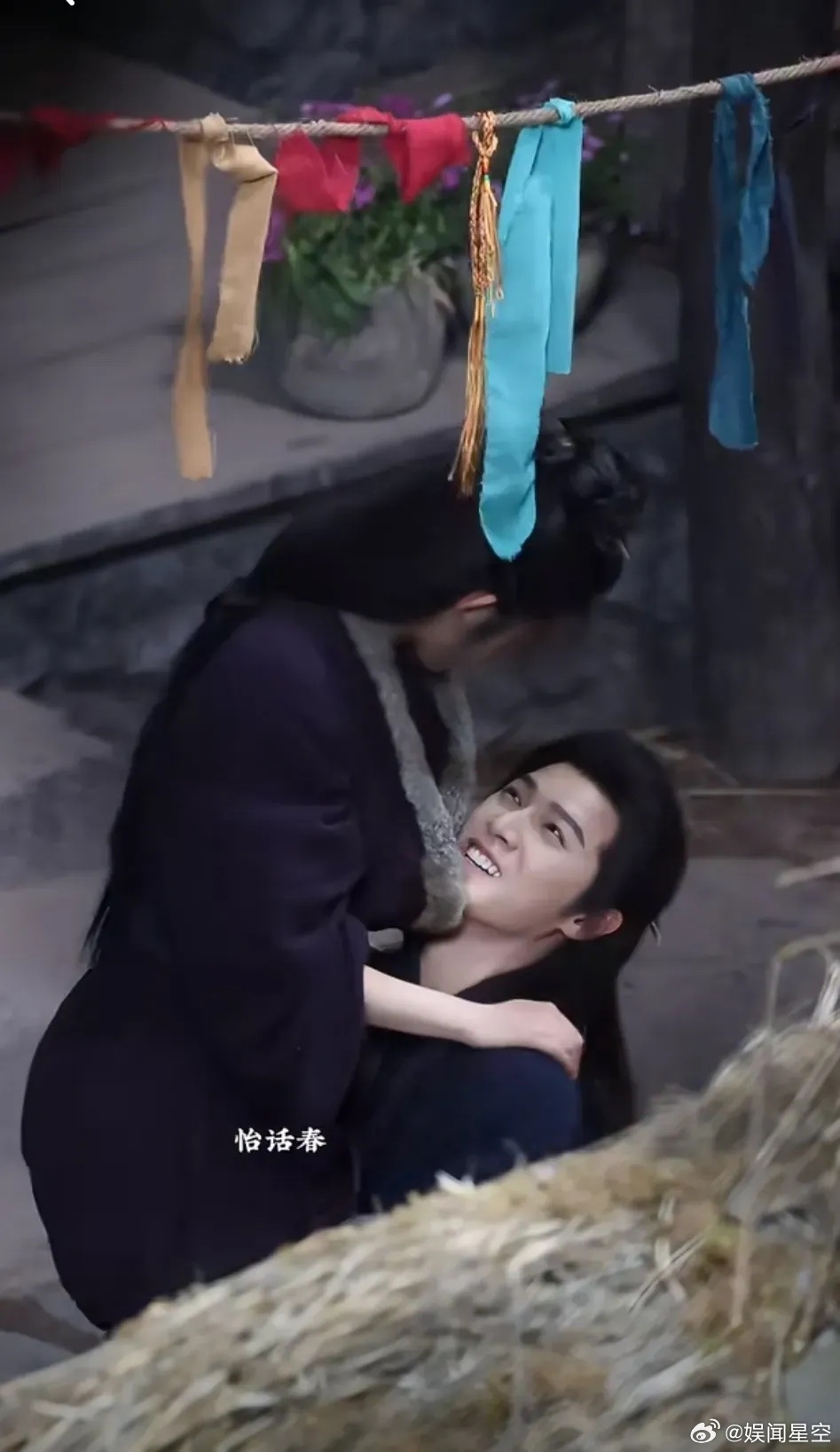 黃楊鈿甜、李昀銳在拍戲現場飄散出強大CP感。