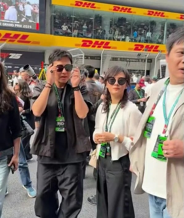 孫儷、鄧超在上海F1大賽中被野生捕獲。