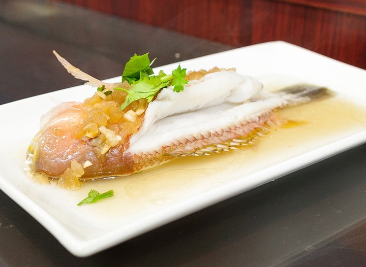 「東引釣客野生海產店」海鮮漁獲鮮美無比。