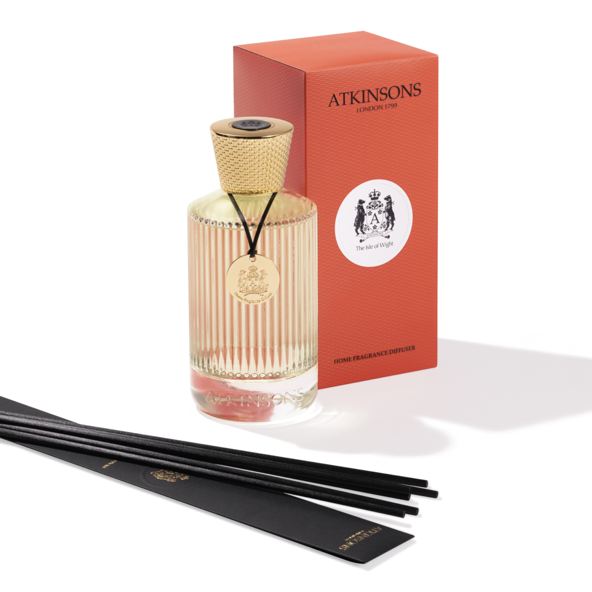 ATKINSONS阿特金森 懷特島擴香（德州雪松與薄荷）250ml／NT$2,880元、500ml／NT$4,180元